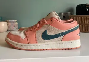 Jordan 1 Nike low thumbnail 1