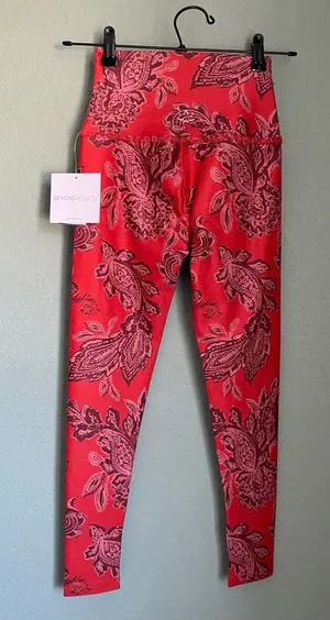 New Beyond Yoga Papai Chai Paprika Paisley Softmark High Waisted Legging Size XS thumbnail 1