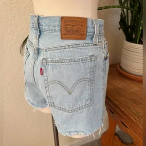 Levi’s‎ Premium Wedgie Shorts W27 – Light Wash Denim Cutoffs thumbnail 8