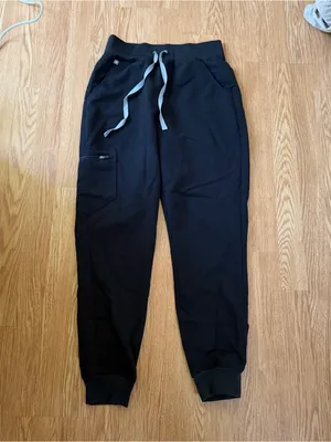 FIGS Zamora Jogger Scrub Pant & Catarina Top thumbnail 4
