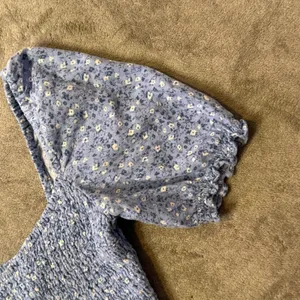 Abercrombie‎ & Fitch Blue Ditsy Floral Print Smocked Puff Sleeve Crop Top XS thumbnail 3