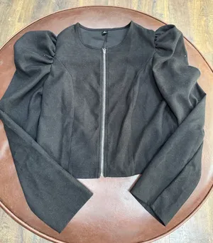 Puffy Shoulder Black Jacket thumbnail 1