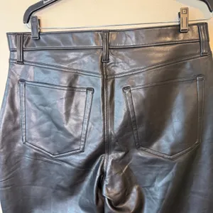 Abercrombie & Fitch 14R Black Vegan Leather Curve 90s Straight Ultra High Rise thumbnail 6