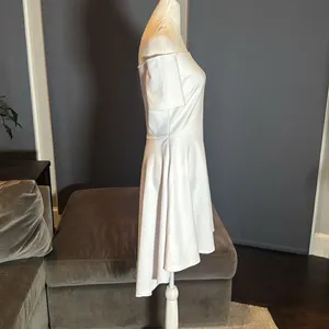 Sarin Matthew’s Women’s White Off The Shoulder High Low Dress Size M thumbnail 4