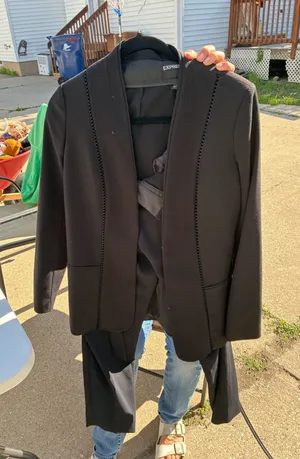 EXPRESS Women’s blazer and dress pants thumbnail 1