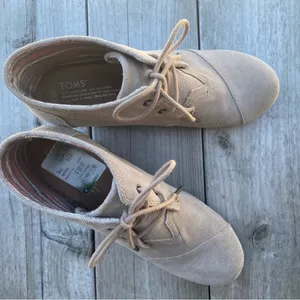 Toms Woman’s Grey Lace Up Ankle Wedge Boots Size 9.5 thumbnail 8