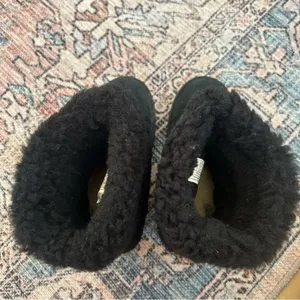 UGG Patten 1006794 Black Suede Shearling Women’s Boots Size 7 thumbnail 7