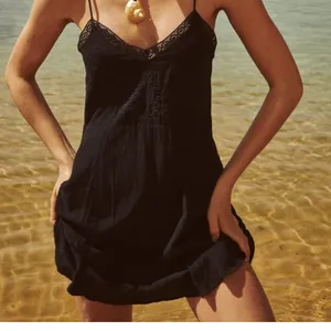 Nwt Zara Embroidered Mini Dress Size M thumbnail 4