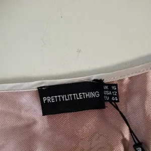 NEW! PrettyLittleThing Pink Satin Oriental Zip Front‎ Corset Crop Top thumbnail 7