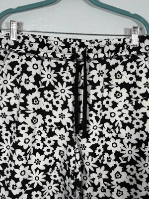 Lularoe Women L Black White Floral Jamie French Terry Shorts Pockets Drawstring thumbnail 5