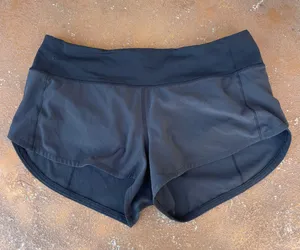 Lululemon hotty hot black shorts sz 6 thumbnail 1