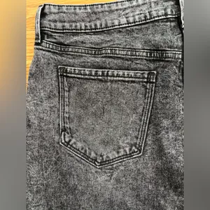 Old Navy 2 Toned Black Denim Short Skirt Women’s Size 14 Distressed Raw Hem EUC thumbnail 6