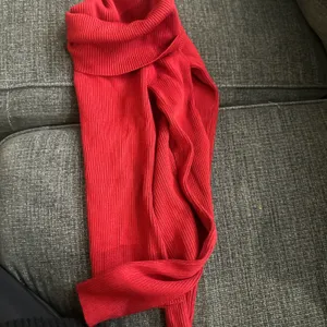H&M Red Ribbed off the shoulder sweater thumbnail 3