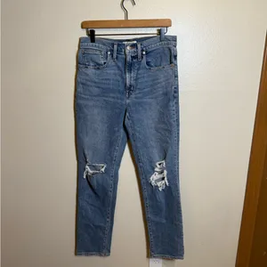 Madewell The Girljean in Cadell Wash: Ripped‎ Edition thumbnail 2