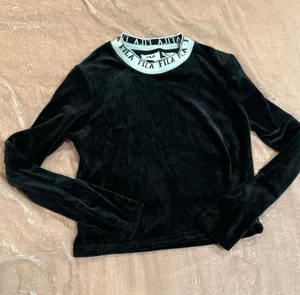Vintage Fila Black Velvet Velour Long Sleeve Top Size M thumbnail 2