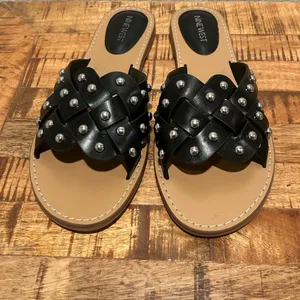 Nine West Black slip on flat sandals strap Silver Cute studded New Size 10 M thumbnail 3