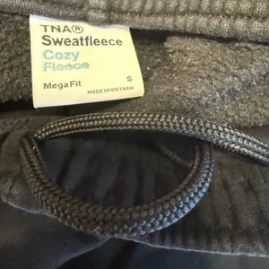 TNA Sweatfleece Joggers Women's Small‎ Black Cozy Fleece Mega Fit Streetwear EUC thumbnail 2