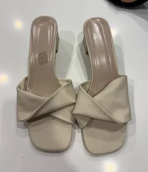 White Heels Size 9 thumbnail 1