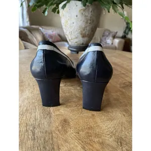 Vintage Monique Women’s Black/White Genuine Leather Hills Pumps Size 7M thumbnail 4