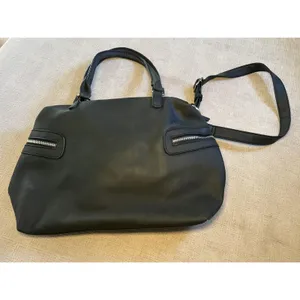 Torrid Satchel Bag Womens Large Black Faux Leather Chevron Zip Pockets Purse thumbnail 2