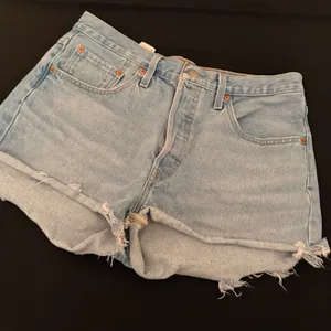 Levi's Denim Shorts Womens 28 Light Blue 501 Original‎ High Rise Cut Off Summer thumbnail 6