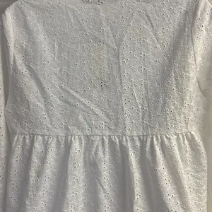 ZARA White Eyelet Flowy 3/4 Button Up Peplum Shirt- Small thumbnail 8
