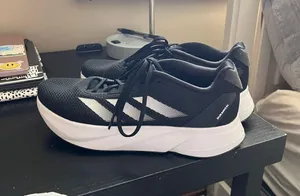 Adidas Tennis Shoes thumbnail 2