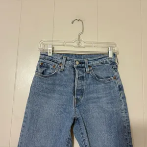Levi’s 501 Original High Rise Straight Jeans Distressed Raw Hem Blue Women’s 25 thumbnail 3