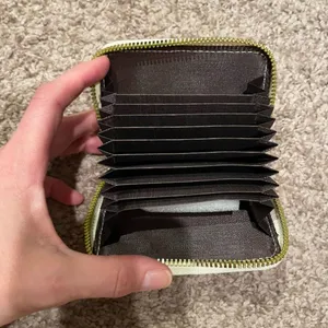NWOT Elegant Cream Credit Card Pouch thumbnail 2