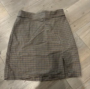 Garage Skirt thumbnail 2