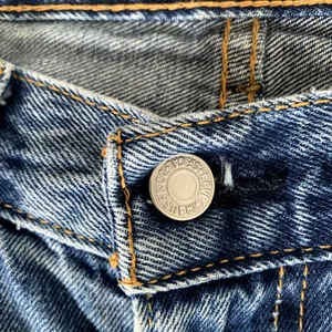 Levi's Mom Shorts in Medium Blue Wash‎ thumbnail 3