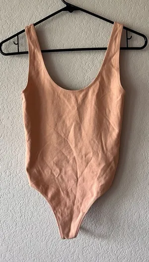 Aritzia Wilfred Free Leila Bodysuit Peach Sleeveless Scoop Neck Thong thumbnail 1