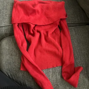 H&M Red Ribbed off the shoulder sweater thumbnail 2