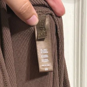 Skims Soft Lounge Cut Out One Shoulder Brown Ribbed Mini Dress Oxide Minimalist thumbnail 4
