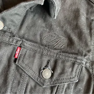 Levi’s Imagine Dragons Black Denim Womens Small Embroidered Jean Jacket . thumbnail 10