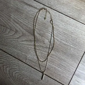 Elegant Gold Pendant Layered Necklace thumbnail 2