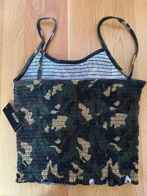 Camo Crop Top Multiple Size M thumbnail 2