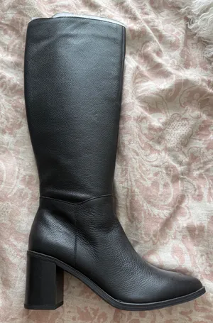 Black boots Size 8 thumbnail 1