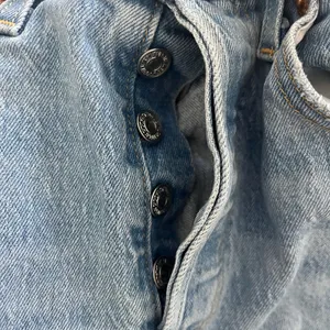 Levi's 501 Mid Wash Straight Legged Women’s Jeans with Button Up Fly thumbnail 8