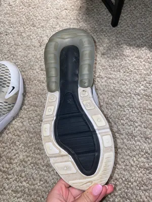 Nike Air Max 270 Shoes thumbnail 3
