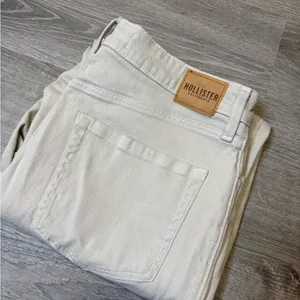 •Hollister• Ultra High Rise Dad Jeans thumbnail 4