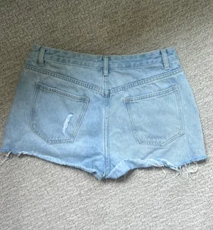 Boutique Jean Shorts Size M thumbnail 3