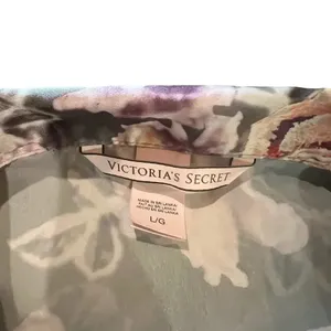 Victoria’s Secret Women’s Large Satin‎ Floral Button-up Short Sleeve Pajama Top thumbnail 2
