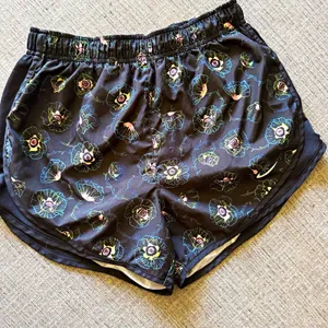 Nike Dri-FIT Women's Black Floral Lined Running & Jogging Shorts Size S thumbnail 1