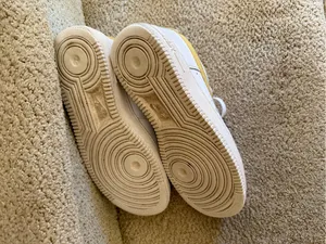 Nike White Low-Top Sneakers with Yellow Swoosh thumbnail 6
