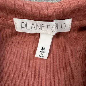 Planet Gold Women's Medium Ribbed Ruched Drawstring V-Neck Long Sleeve Crop Top thumbnail 6