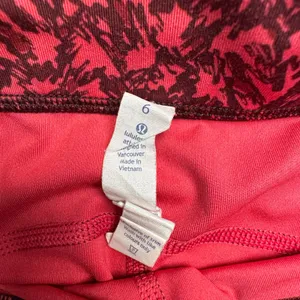 Lululemon Athletica Pink Burgundy Abstract‎ Print Athletic Shorts Women's Size 6 thumbnail 3