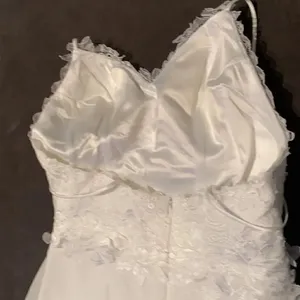 Women’s Elegant White Wedding Dress with Spaghetti Straps Size 12 NWOT thumbnail 8