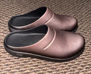 OOFOS luxe Pink Size 10 thumbnail 1