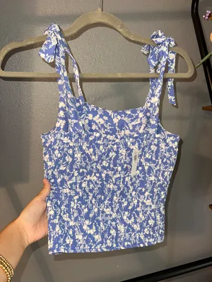 Old Navy NWT  BLUE FLORAL TOP thumbnail 3